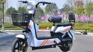 Overero R3 Lit, Moped Listrik Canggih dengan Baterai Litium Tahan 3 Tahun!