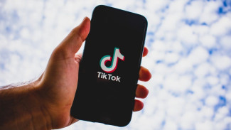 Trik FYP Terbaru 2025 Cuma Modal HP Views Bisa Meledak dan Viral di TikTok