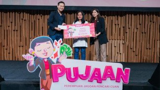Sampah Plastik Bisa Jadi Token Listrik di Warung Milik Ikeu