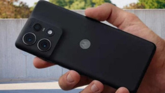 Motorola Edge 50 Pro Charging 125W Tercepat Bikin Ponsel Lain Malu dengan Kecepatan Kilat