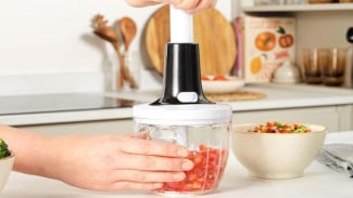 Review Chopper Philips HR2560 Blender Serbaguna untuk Dapur Praktis dan Efisien