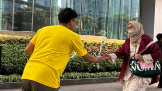 Perempuan Jakarta Dapat Kejutan, 2026 Bunga Dibagikan Serentak