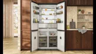 Bisa Simpan Buah Segar 14 Hari, Ini Spek dan Harga Kulkas Premium Electrolux 4 Pintu
