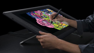 Wacom Cintiq 22 Jadi Andalan Desainer dengan Sensasi Menggambar Mirip Kertas Asli