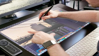 Wacom Cintiq 22 DTK 2260 Jadi Senjata Rahasia Desainer Profesional dengan Layar Luas dan Akurasi Gambarnya Detail