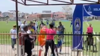 Viral Pertandingan Sepak Bola Laga Piala Soeratin di Garut Ricuh, Wasit Ditendang dan Dipukul Pemain