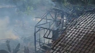 Ditinggalkan Pemiliknya, Tiga Rumah di Banjarwangi Garut Terbakar Hebat