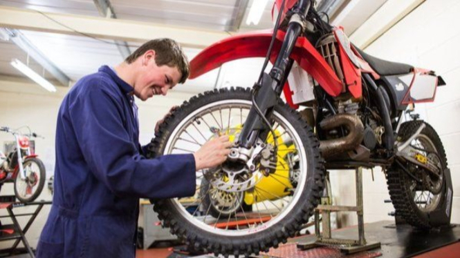 Wajib Servis di Dealer Kawasaki