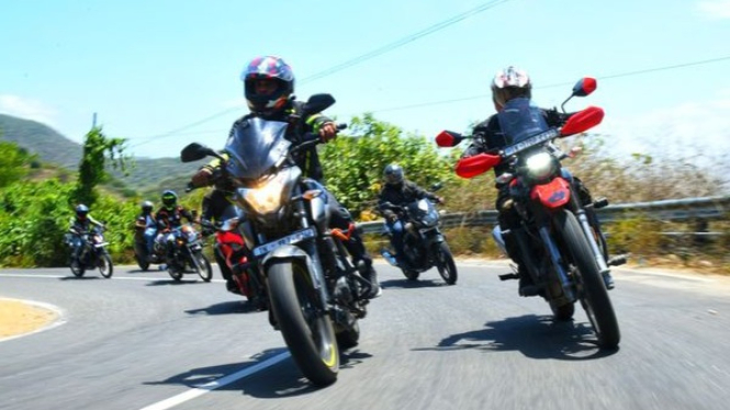 Teknik Rahasia Mengendarai Motor saat Angin Kencang
