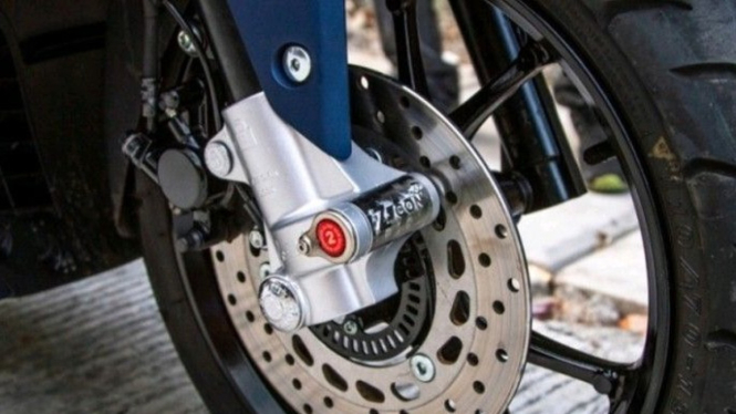 Perbaiki Shock Breaker Depan Motor yang Kaku
