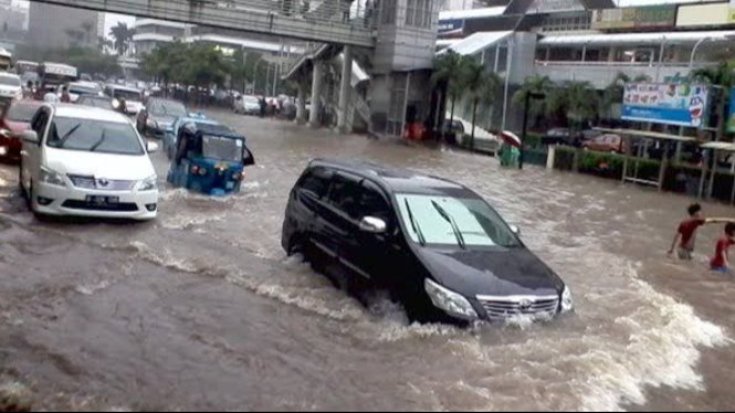 Menghindari Kerusakan Mobil akibat Banjir