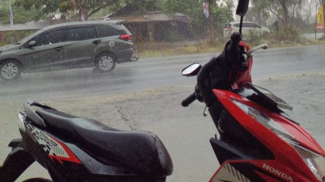 5 Tips Wajib Rawat Motor Saat Musim Hujan