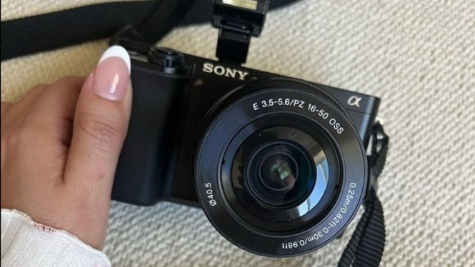 Sony Alpha 6100