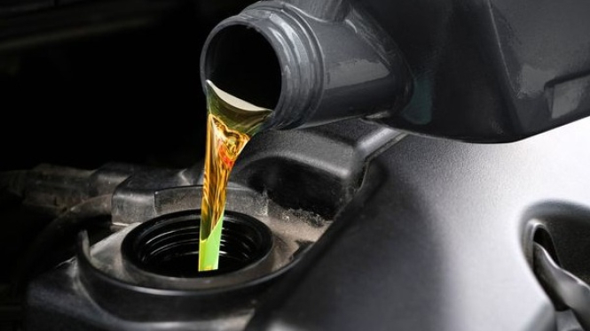 Panduan Memilih Kekentalan Oli Mobil