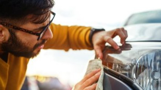 Tips Hindari Karat dan Jamur Kaca Mobil di Musim Hujan
