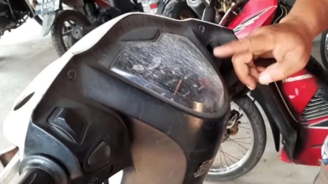 Cara Hilangkan Retak Seribu Kaca Speedometer