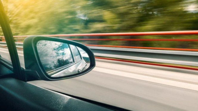 Cara Atur Spion Mobil dengan Tepat
