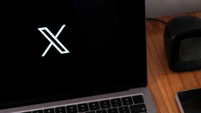 Laptop with X Icon