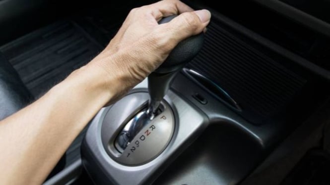 Perbandingan Mobil Matic dengan Manual