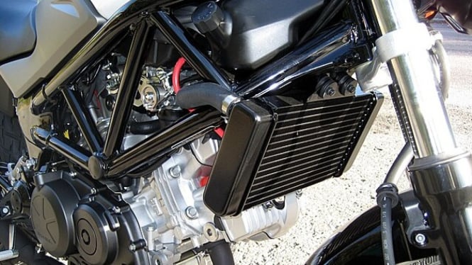 Air Mineral untuk Radiator