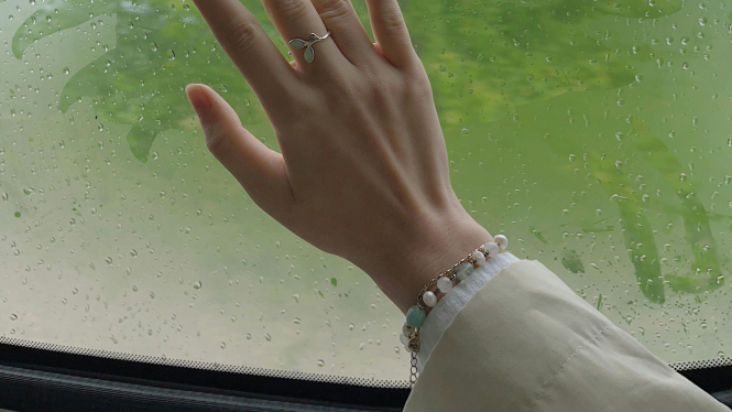 Hand wiping the foggy glass in the car