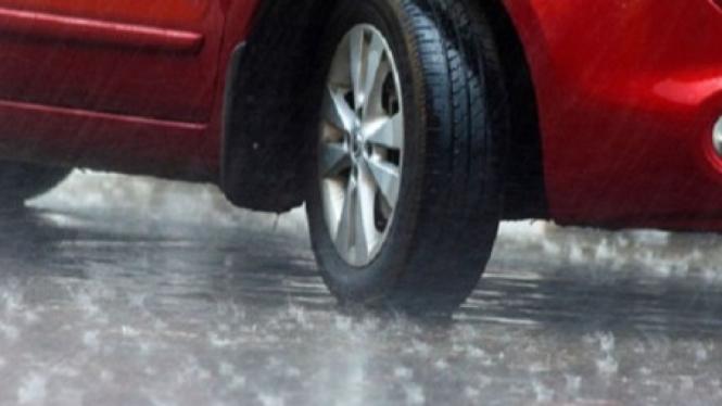 Ban Mobil Hujan