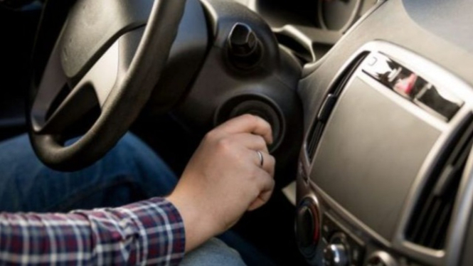 Tips Panaskan Mesin Mobil yang Benar