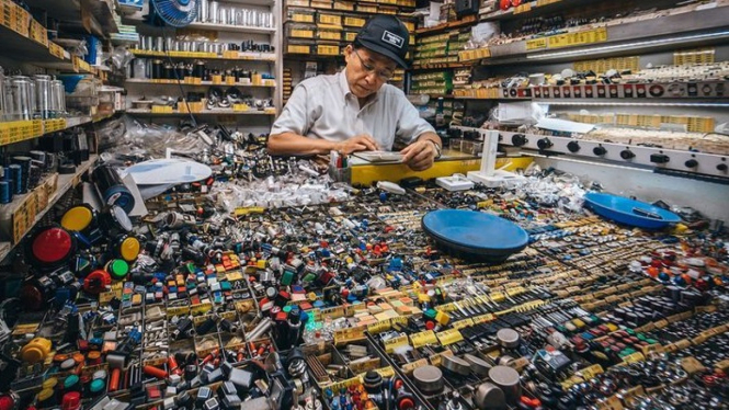 Ilustrasi Toko Tool Kit