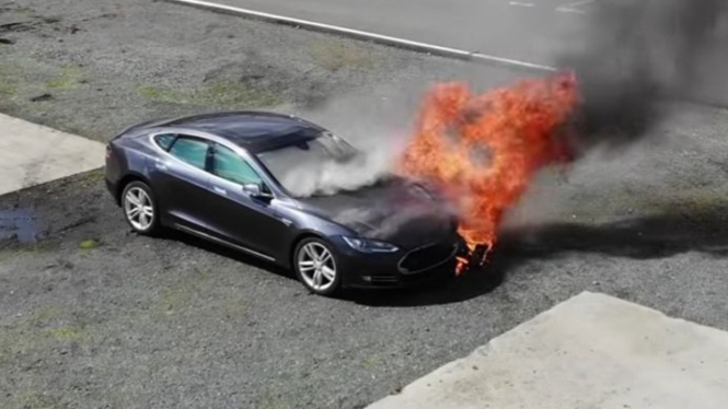 Penyebab Mobil Listrik Terbakar