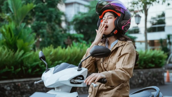Tips Saat Ngantuk Naik Motor