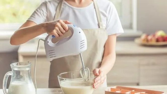 Ilustrasi Hand Mixer