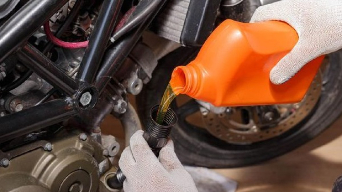 Ciri Motor Terkena Oli Palsu