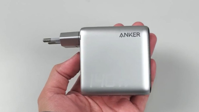 Anker 140W Display Charger