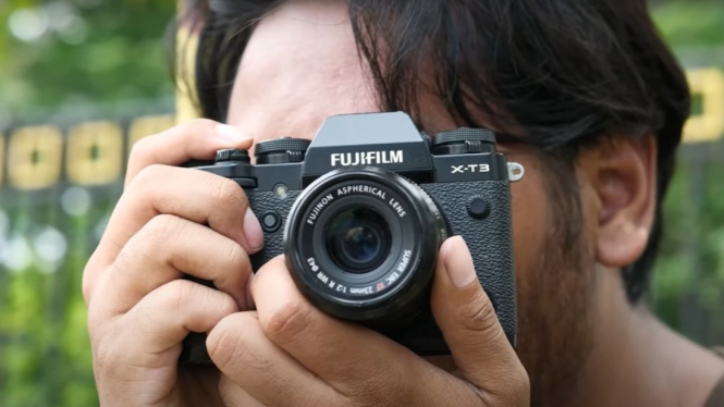Ilustrasi  Pengguna Kamera DSLR