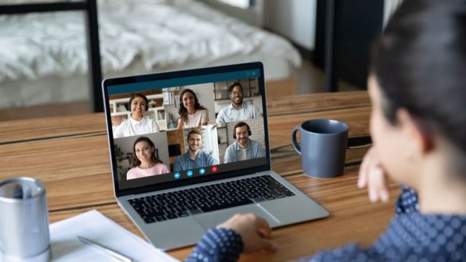 Ilustasi menghemat baterai laptop zoom meting