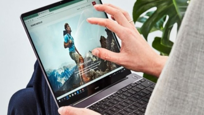 Ilusrasi laptop touch screen