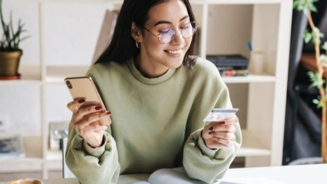 Ilustrasi Memilih Smartphone