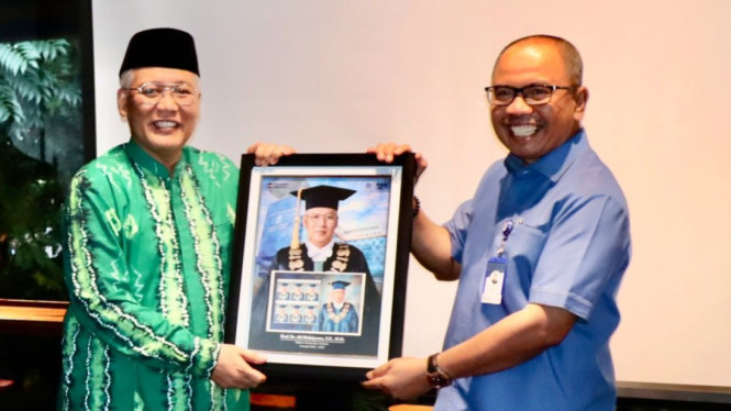 Pos Indonesia dan UT