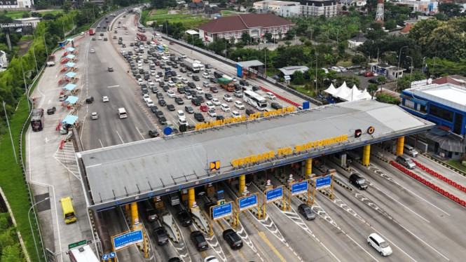 Arus Kendaraan Jalur Tol