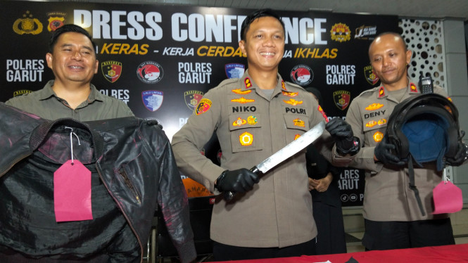 Kapolres Garut perlihatkan barang bukti