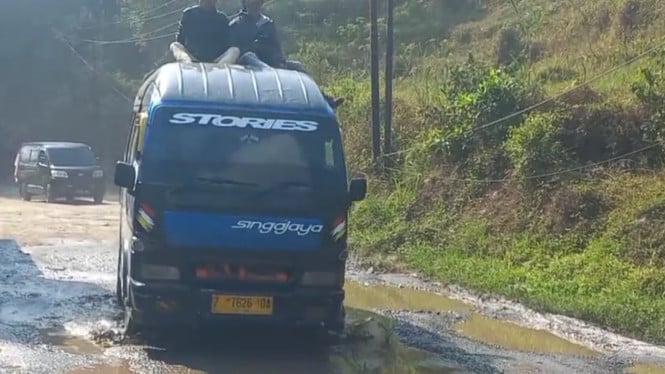 Kondisi jalan Banjarwangi Garut Rusak Parah