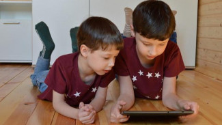 Anak Kecanduan Gadget? Ini 7 Cara Membatasinya!