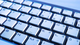 5 Langkah Cara Melepas Keyboard Laptop untuk Dibersihkan