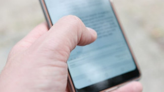 Ini Tanda Smartphone ‘Dengarkan’ Obrolan Kita: Teknologi AI di Perangkat Pintar