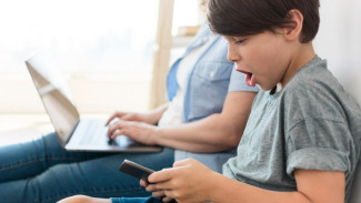 Penting, Ini Batas Waktu Main HP Untuk Anak
