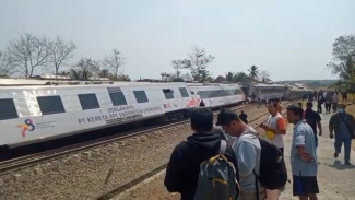Breaking News! Kereta Api Terguling di Sentolo Kulon Progo, Yogyakarta