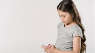 Tips Mencarikan HP Terbaik untuk Anak-Anak