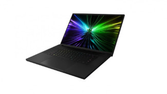 Perbandingan Razer Blade 18 vs Alienware x17 2025, Laptop Gaming Premium Mana yang Lebih Worth It?