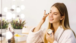 Mana yang Terbaik untuk Kulit Kering, Body Lotion atau Body Oil?