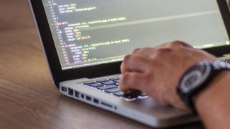 Rekomendasi Laptop Terbaik untuk Programmer 2025
